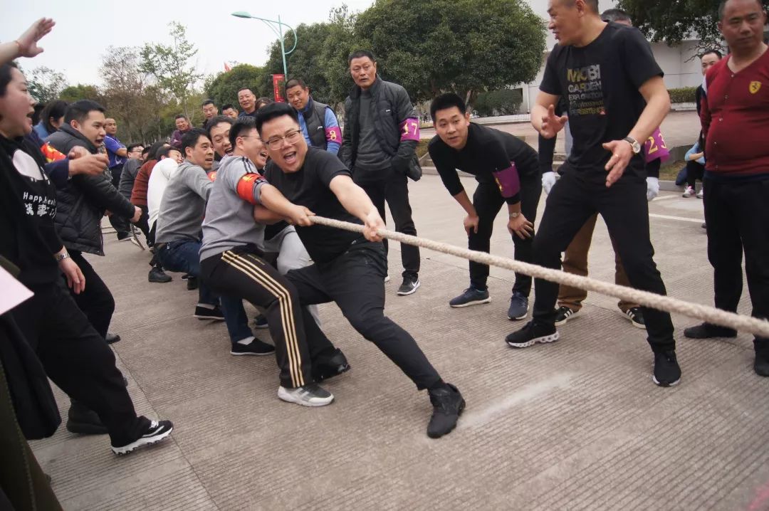 北京市场队员合力协作，夺得胜利