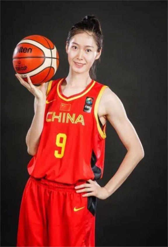 中国女篮进军国际榜单前四，实力令人瞩目