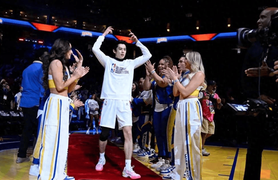 NBA巨星在全明星赛中表现抢眼
