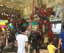 钢雕设计的恩泽将装点车尼尔球场