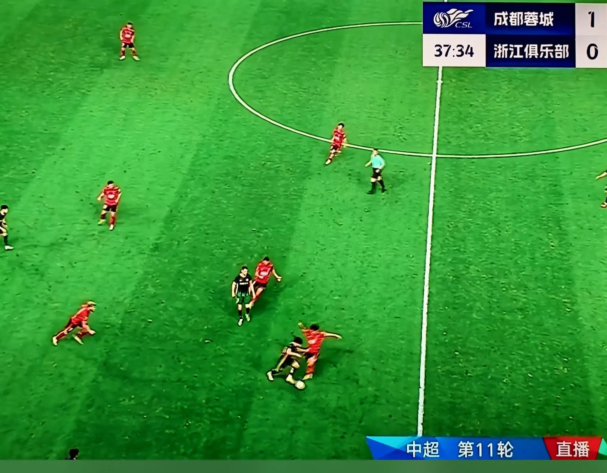 联赛热战持续，球队连续惊险获胜