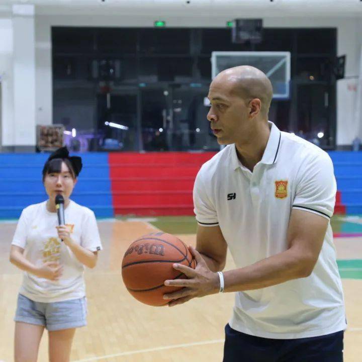 半场报道：新世纪战士资深教练透露人才之间的关系