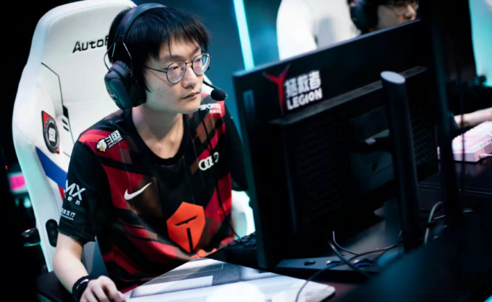 C9险胜DFM，JackeyLove完成史诗逆转激烈交锋八强赛，留下经典瞬间