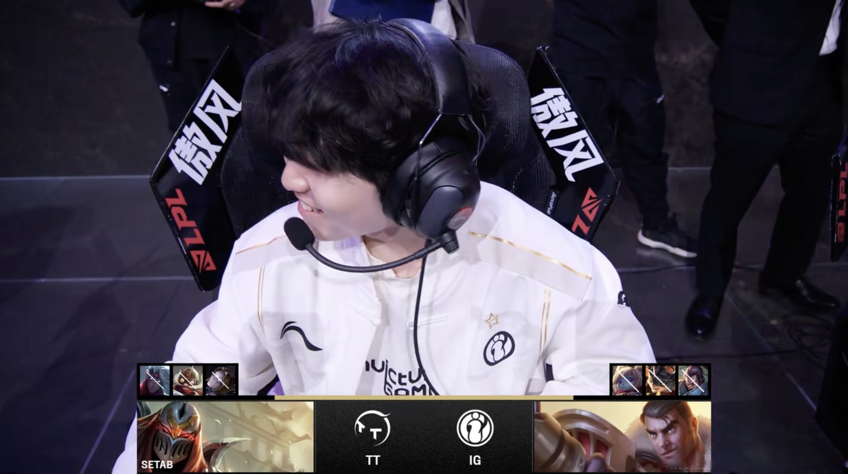C9险胜DFM，JackeyLove完成史诗逆转激烈交锋八强赛，留下经典瞬间