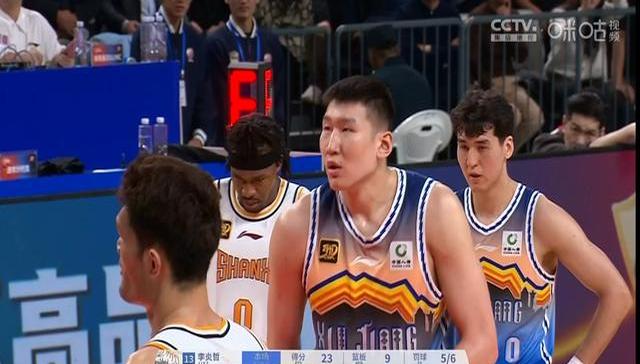 关于篮球赛场上发生惊险逆转，引发观众泪目的信息