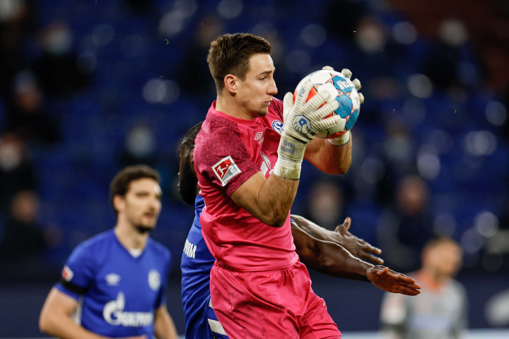 包含沙尔克在比赛中尝到败果，连续两轮不胜的词条