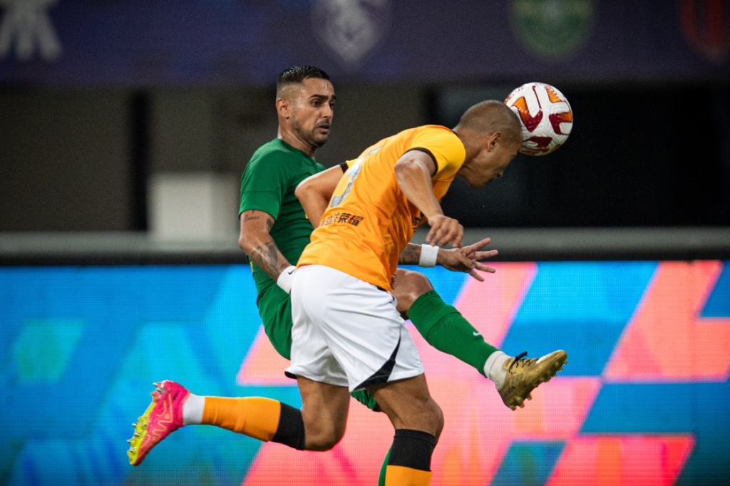 雷恩客场逼平对手，保住不败纪录