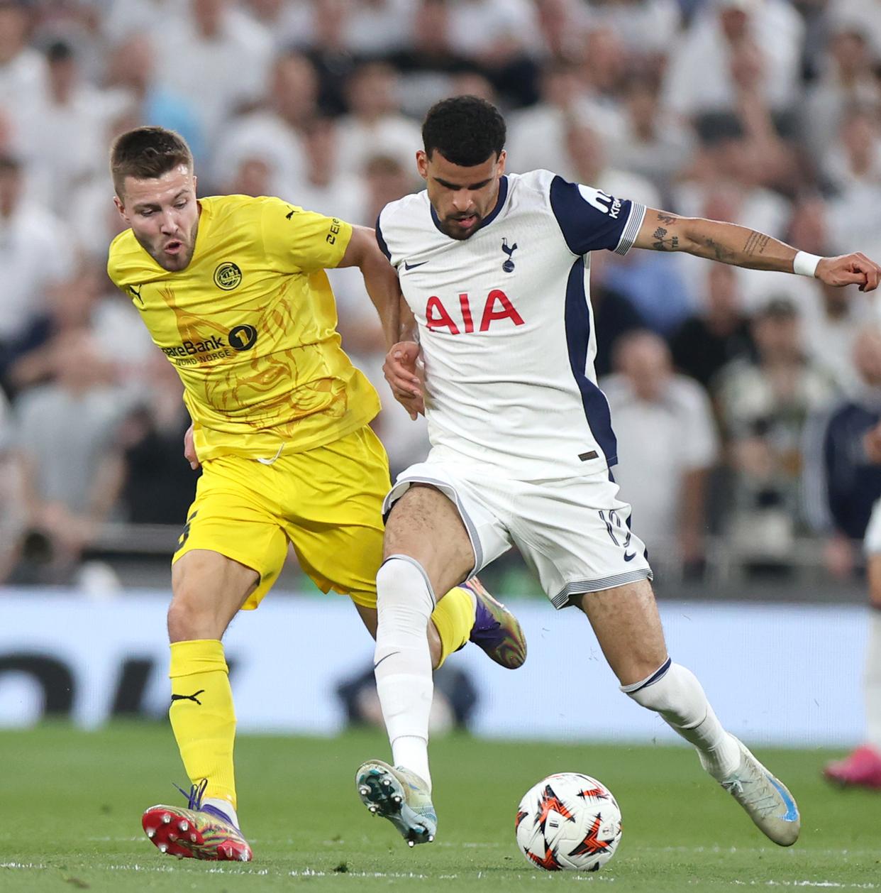 包含欧锦赛半决赛胜负激烈，球员实力均匀的词条