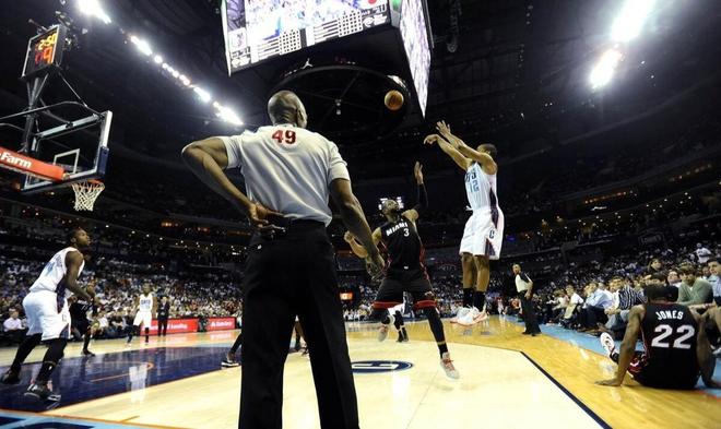 活塞大胜76人，终结连败