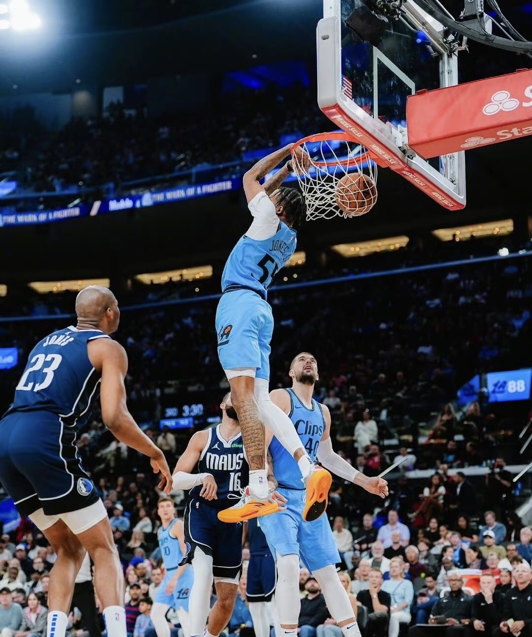 天津队险胜独行侠，恩比德刷新纪录的简单介绍