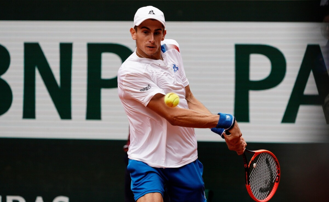 包含拉沃尔杯横扫温网，西西帕斯高光表现的词条