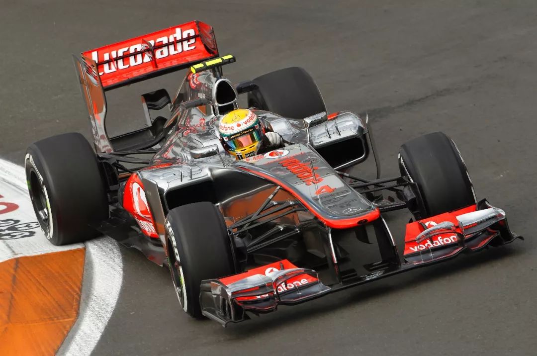 雷诺车队力克索伯车队，汉密尔顿扛起全队的简单介绍