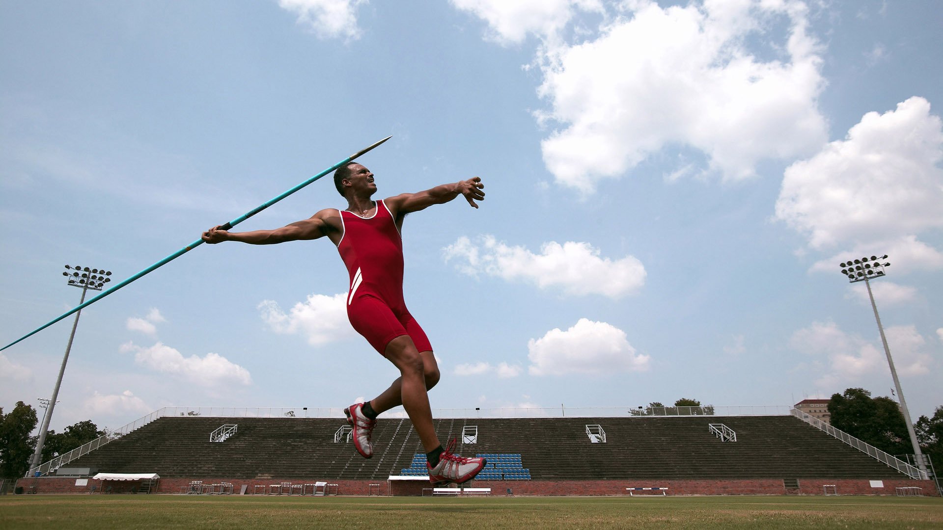 历史性冷门，伊朗队击溃多特蒙德，穆勒主宰比赛走向
