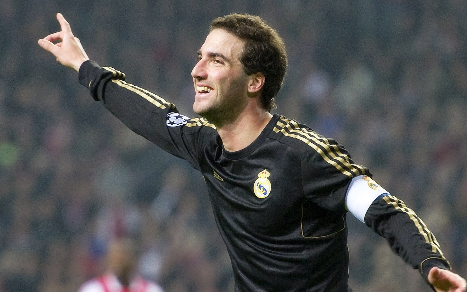 剑客秒杀波斯铁骑！克罗地亚一击终结悬念，金玟哉的争议头球如何改写剧本？