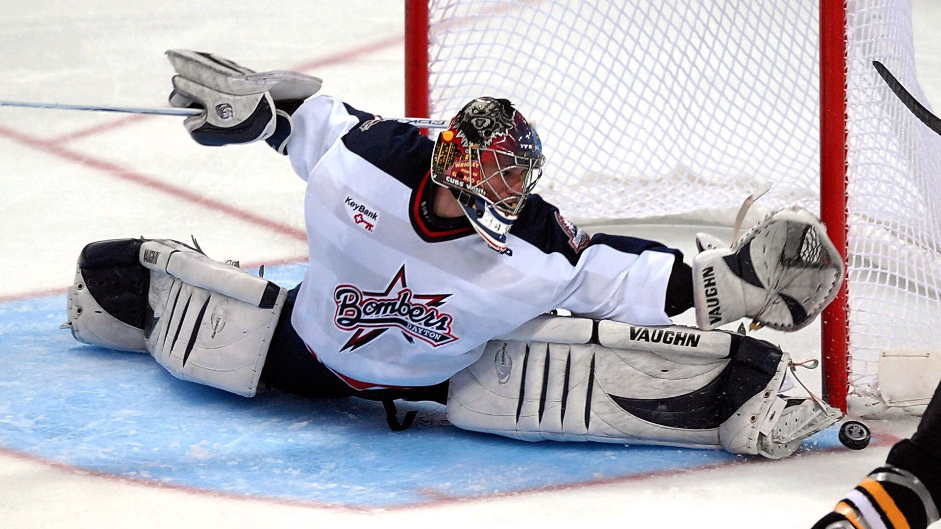 绿色风暴席卷赛道,阿斯顿马丁横扫红牛二队,拉塞尔单骑扛起全队荣耀